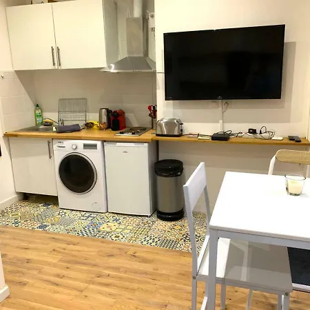 Nice 1 Bedroom Of 26m2 - Lively Area 아파트 *