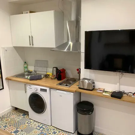 Nice 1 Bedroom Of 26m2 - Lively Area 아파트 *